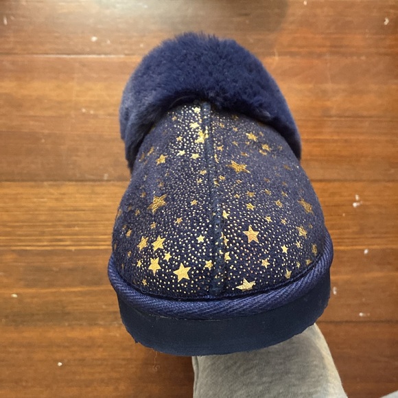 Slippers - Picture 2 of 3